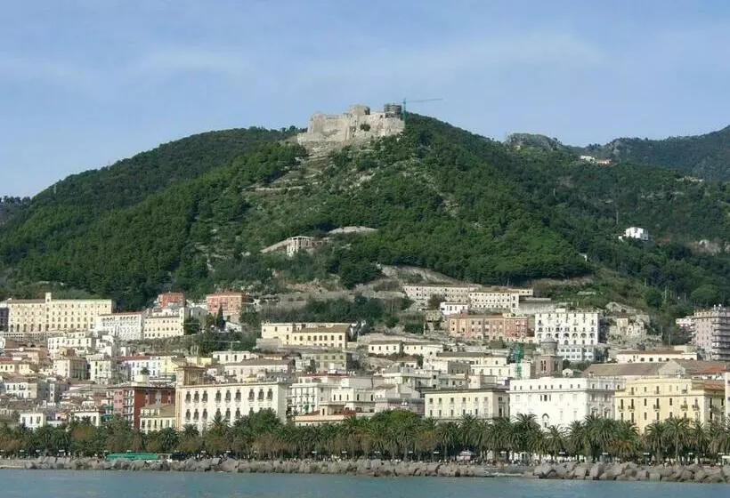 تختخواب و صبحانه Primo Posto