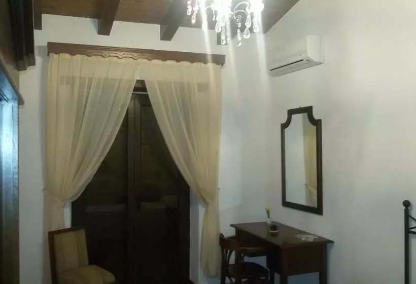ホテル Agriturismo La Stragola