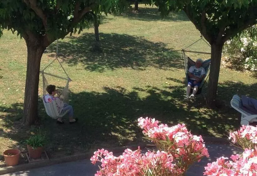 Aamiaismajoitus (B&B) Au Mas Des Graviers