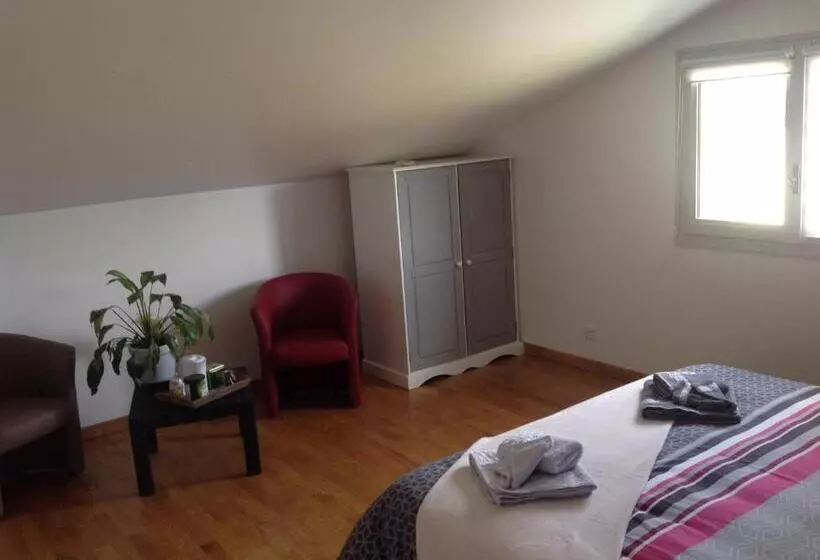 Aamiaismajoitus (B&B) Au Mas Des Graviers