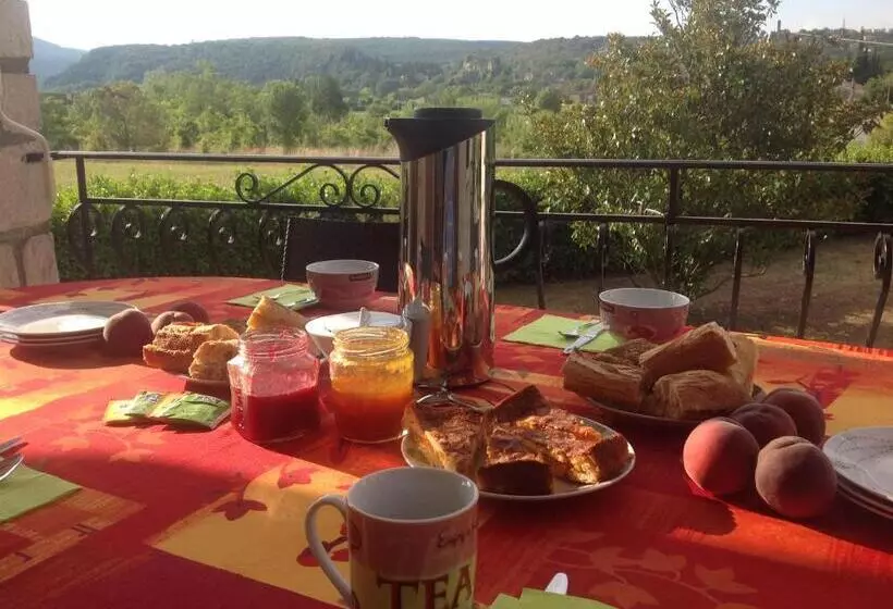 Aamiaismajoitus (B&B) Au Mas Des Graviers