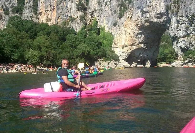 Aamiaismajoitus (B&B) Au Mas Des Graviers