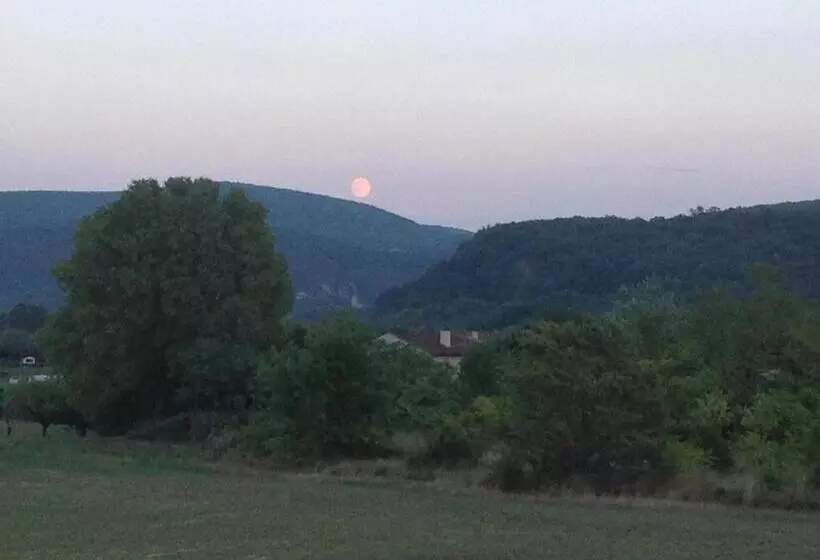 Aamiaismajoitus (B&B) Au Mas Des Graviers