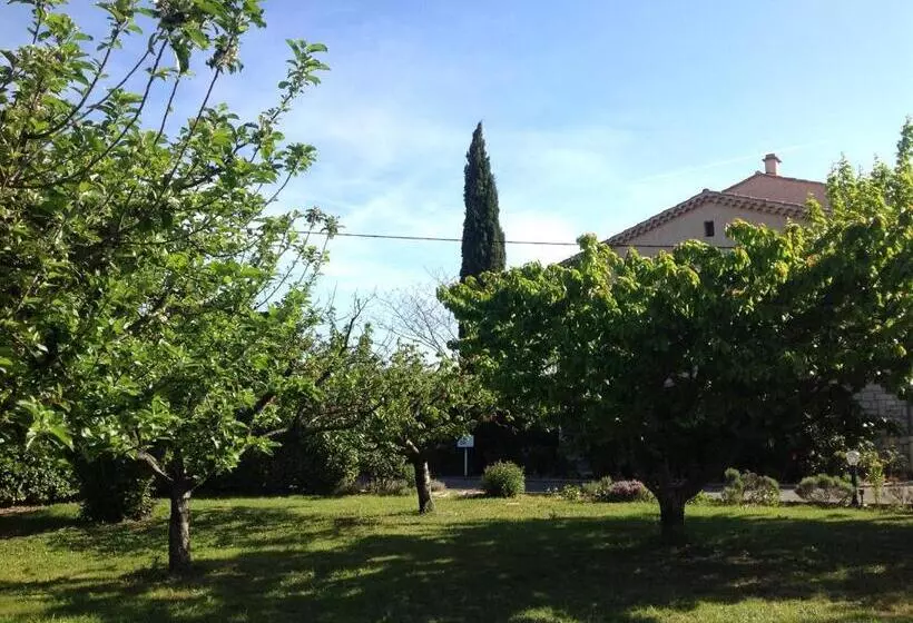 Aamiaismajoitus (B&B) Au Mas Des Graviers