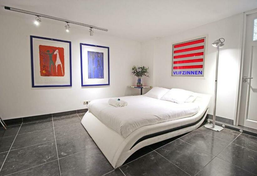 Bed and Breakfast Ground Floor Canal Apartment