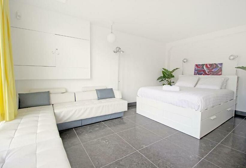 Bed and Breakfast Ground Floor Canal Apartment