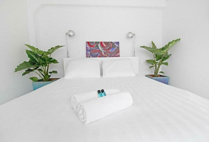 Bed and Breakfast Ground Floor Canal Apartment