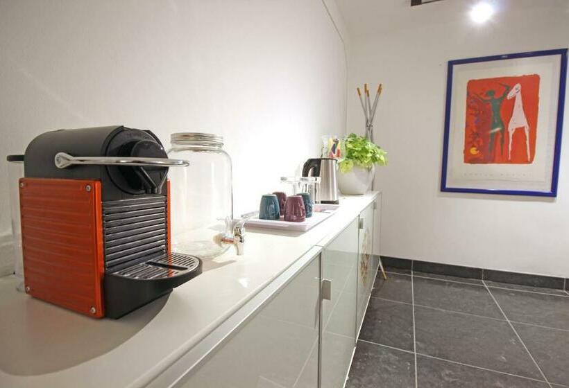 Bed and Breakfast Ground Floor Canal Apartment