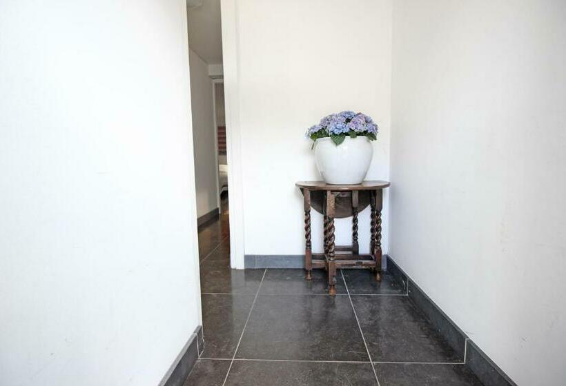 Bed and Breakfast Ground Floor Canal Apartment