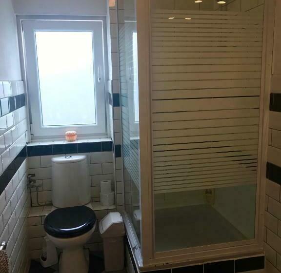 膳宿费 Amby Family House