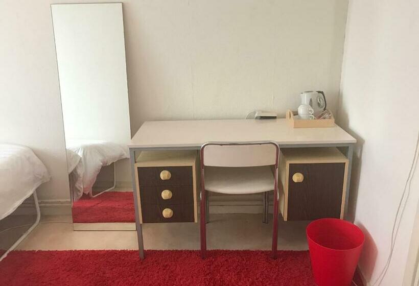 膳宿费 Amby Family House