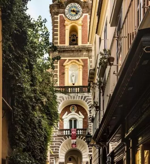 تختخواب و صبحانه Holiday Sorrento Center