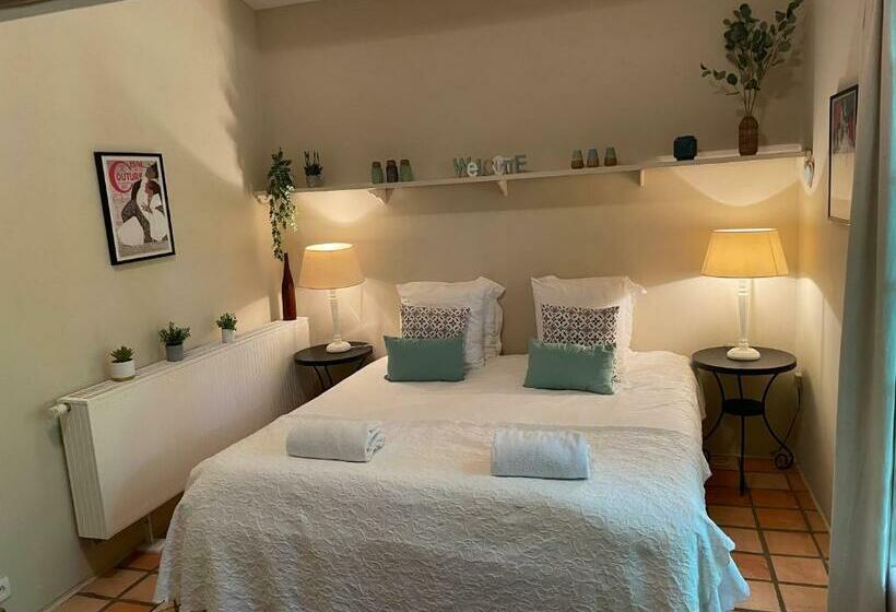 ベッドアンドブレックファースト The Garden Room