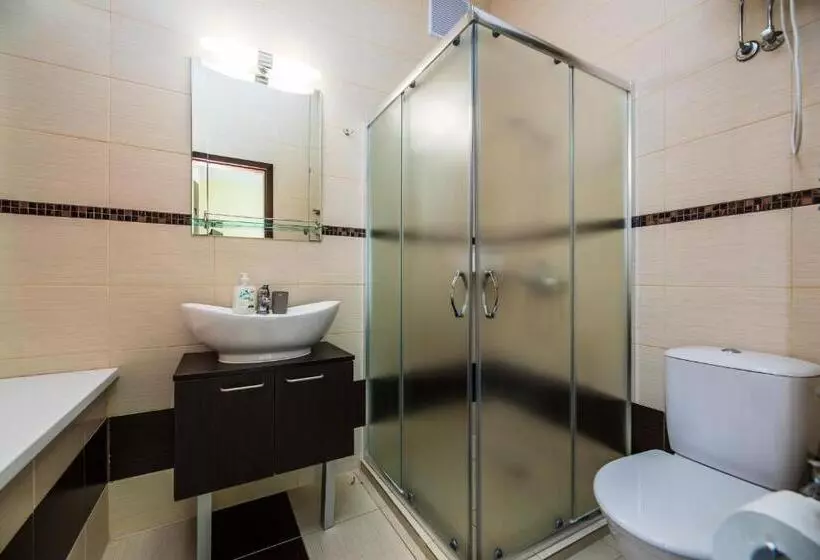 پانسیون Amber Vila