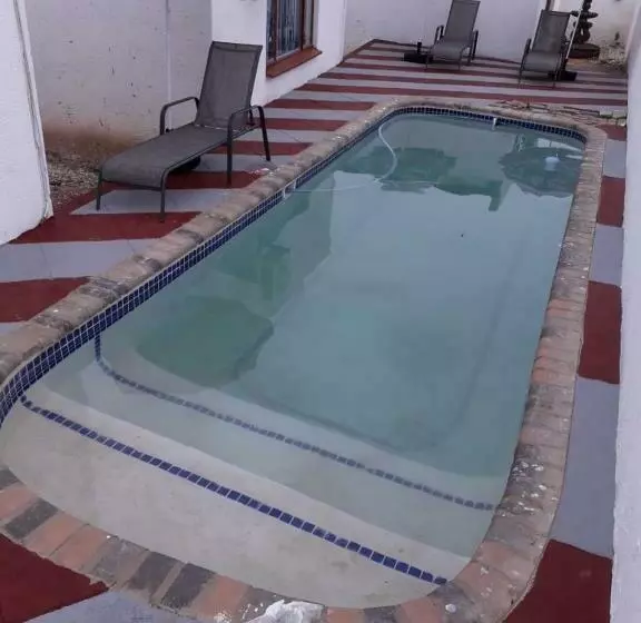 پانسیون Fourties Guest House