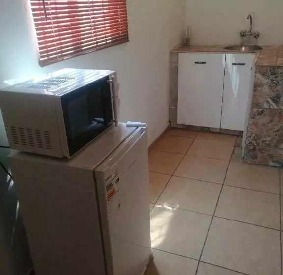 پانسیون Fourties Guest House