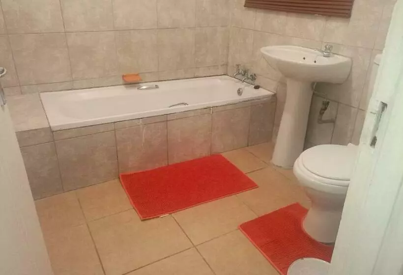 پانسیون Fourties Guest House