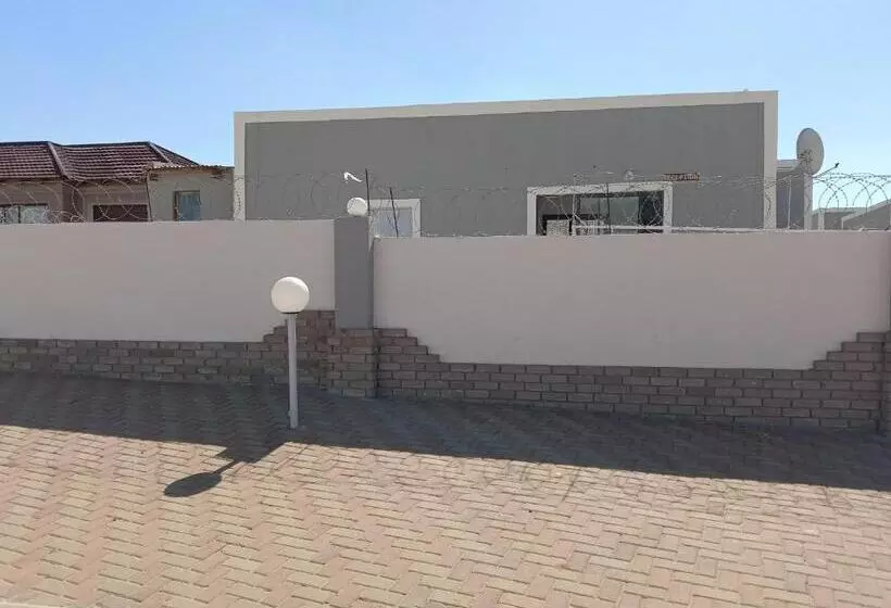 پانسیون Fourties Guest House