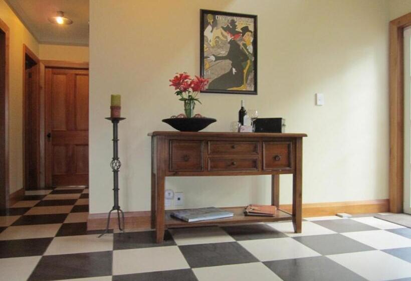 تختخواب و صبحانه Magnolia Cottage