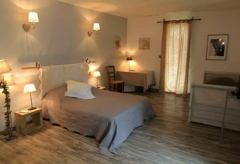 Aamiaismajoitus (B&B) Mas D Auzières