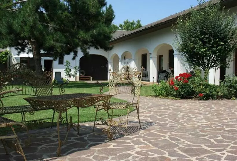 ペンション Arkadenhof Zur Puszta Graf