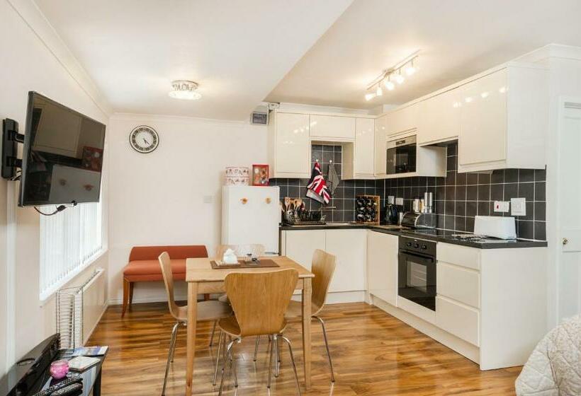 بنسيون Henley On Thames Studio Apartment