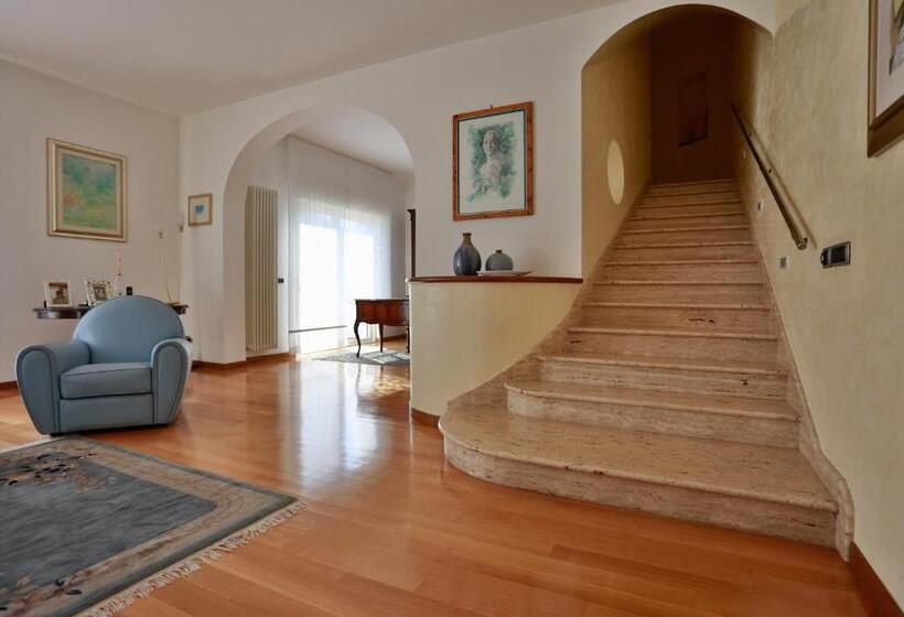 بنسيون L Ippocampo Guest House