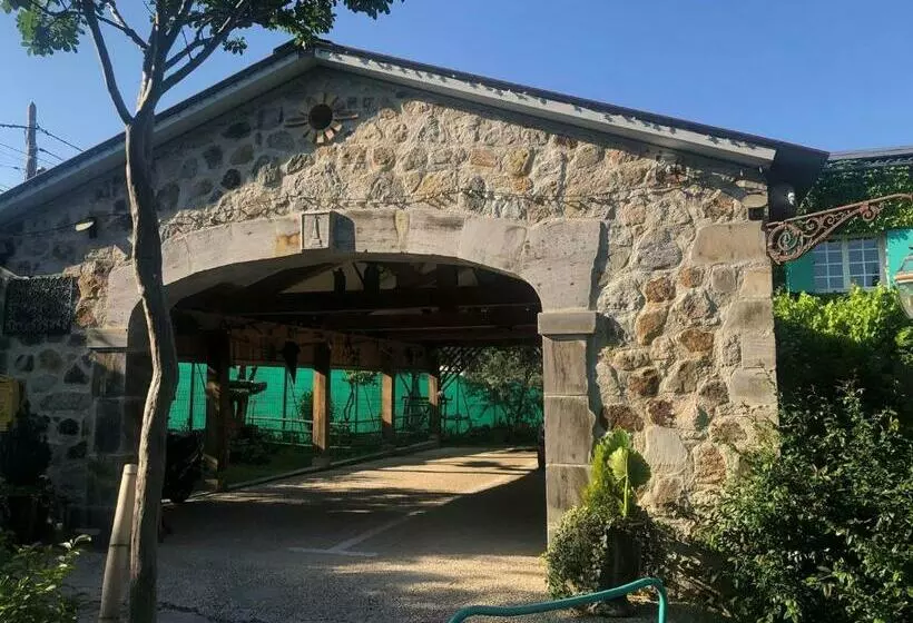 Majatalo Mas De La Croix