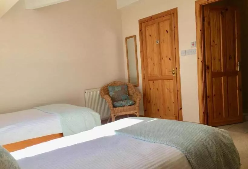 Majatalo White Cottage B&b