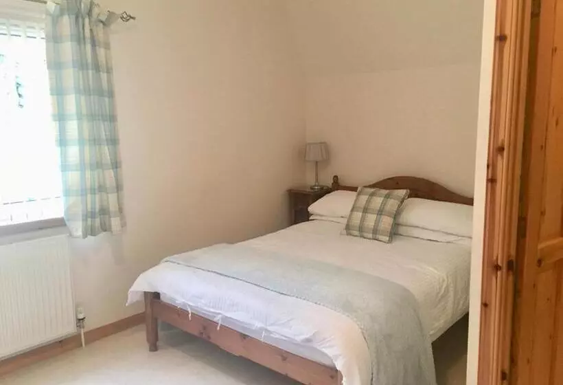 Majatalo White Cottage B&b