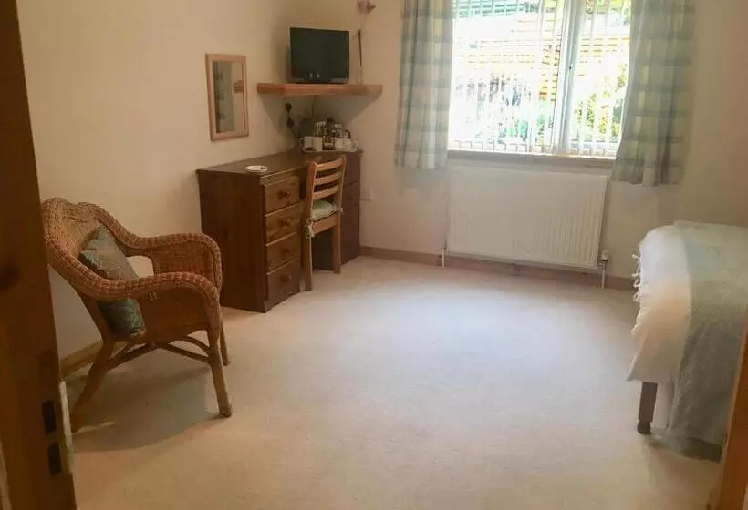 Majatalo White Cottage B&b