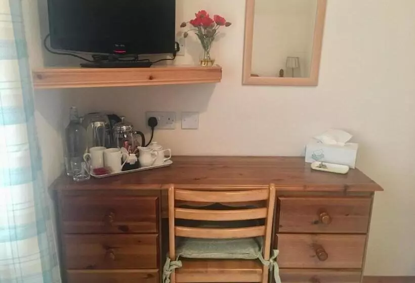 Majatalo White Cottage B&b