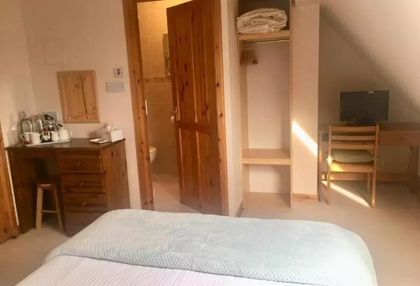 Majatalo White Cottage B&b