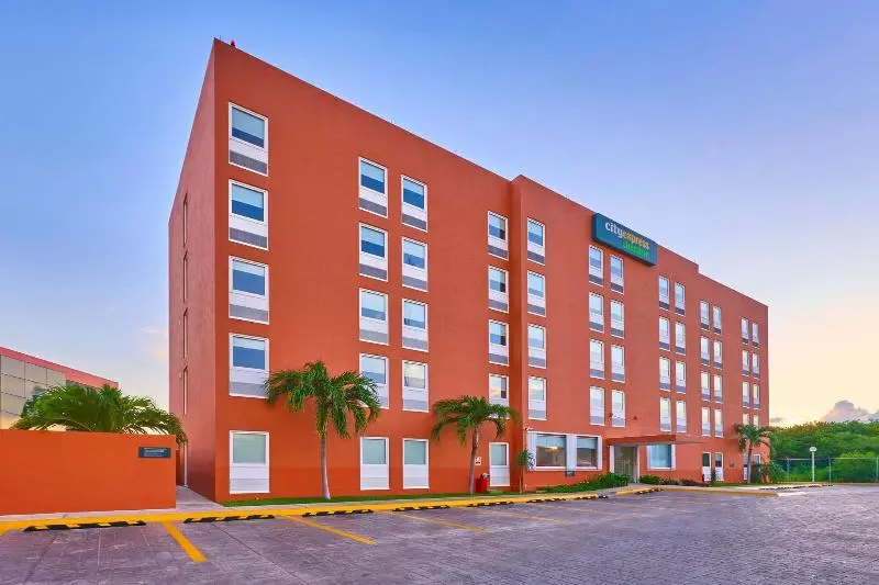 酒店 City Express Junior By Marriott Cancun