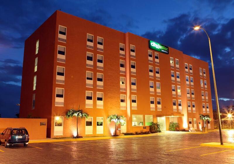 Отель City Express Junior By Marriott Cancun