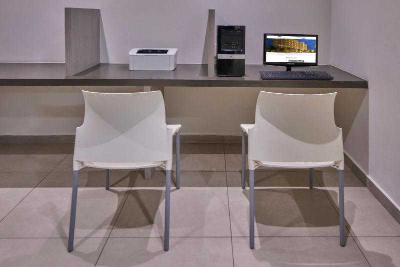 Отель City Express Junior By Marriott Cancun