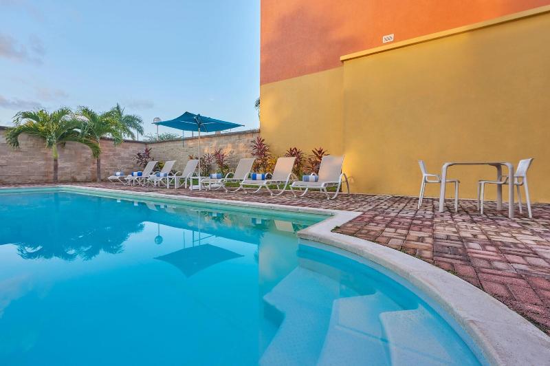 Отель City Express Junior By Marriott Cancun