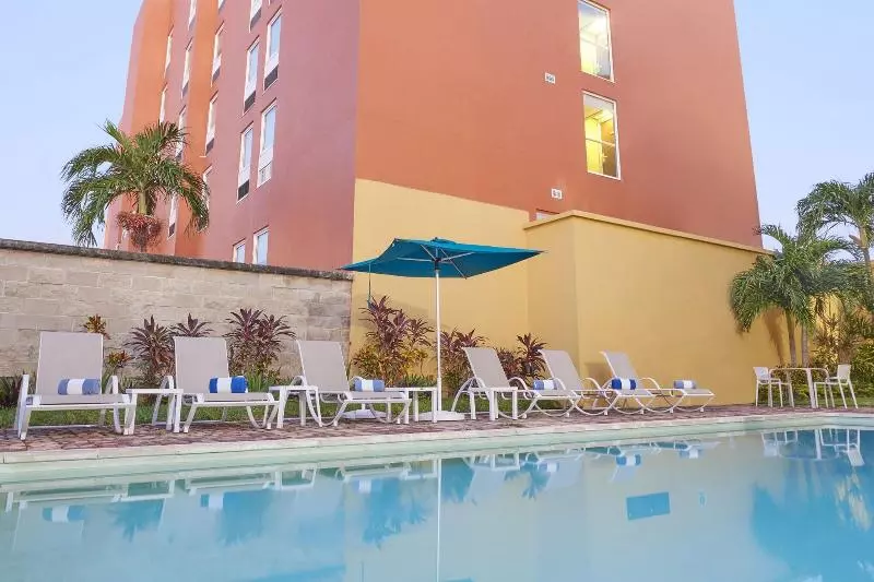 酒店 City Express Junior By Marriott Cancun