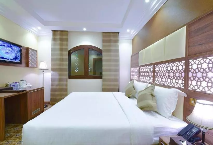 בית מלון כפרי Golden Tulip Al Zahabi