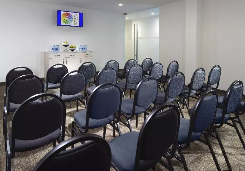 Отель One Saltillo Aeropuerto