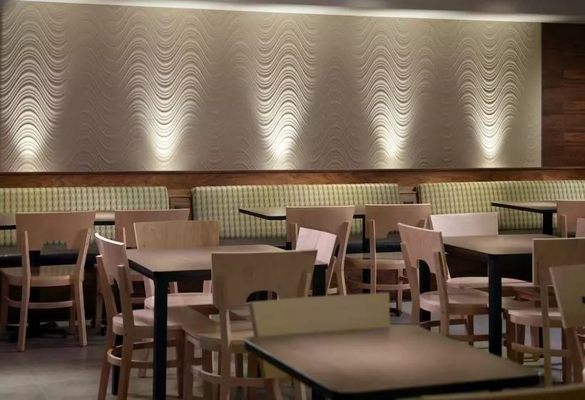 Отель One Saltillo Aeropuerto