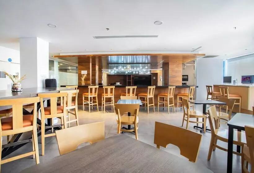 Отель One Saltillo Aeropuerto