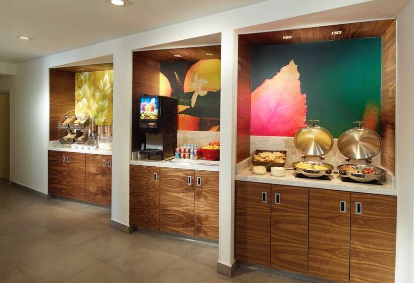 هتل One Saltillo Aeropuerto