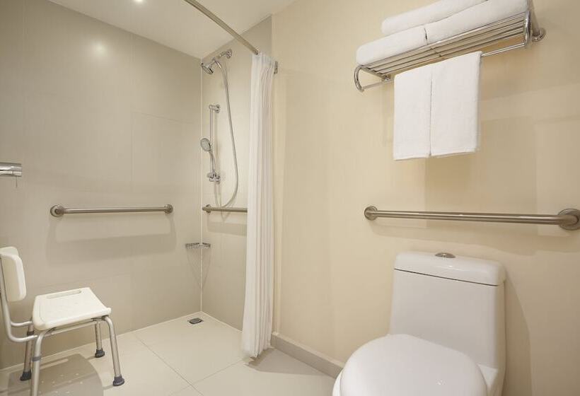 هتل One Saltillo Aeropuerto