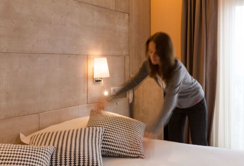 בית מלון כפרי The Originals Boutique, Hôtel Alizé, évianlesbains