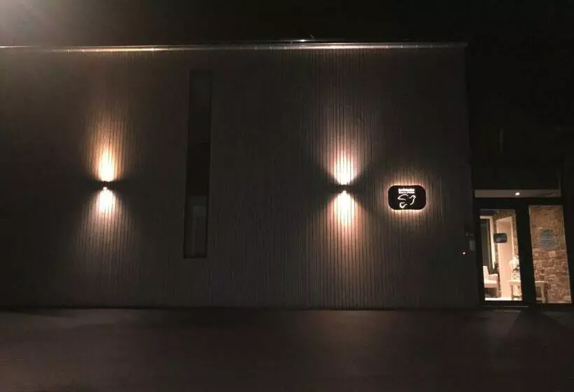 ベッドアンドブレックファースト La Colombe