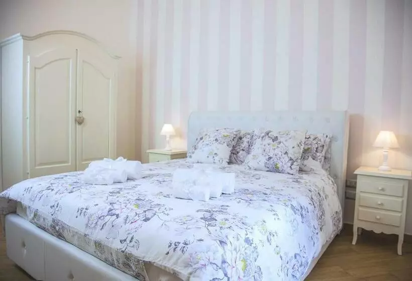 ベッドアンドブレックファースト La Perla   Chic Accommodation