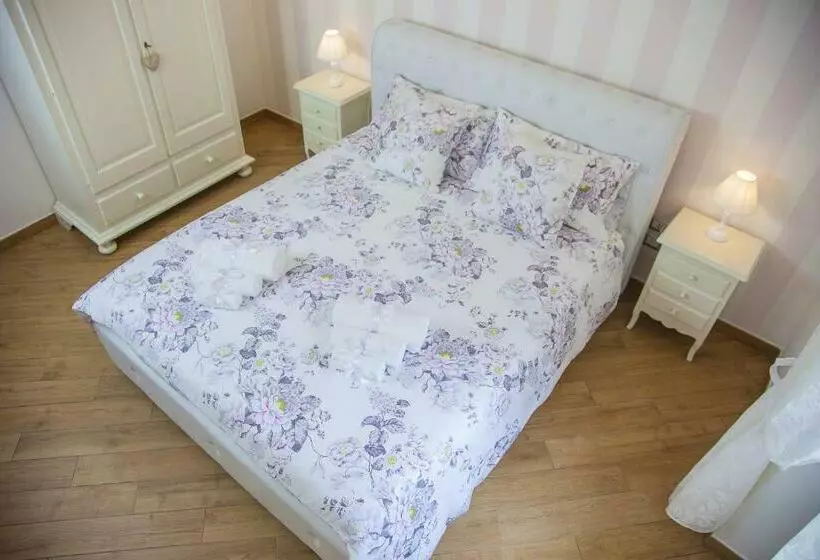 ベッドアンドブレックファースト La Perla   Chic Accommodation