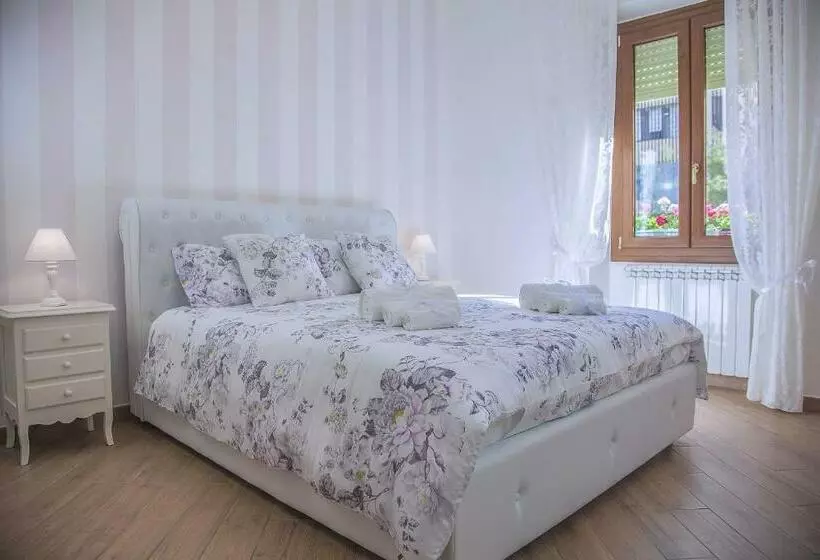 ベッドアンドブレックファースト La Perla   Chic Accommodation