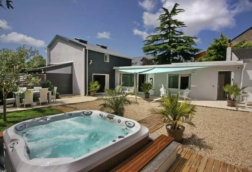 Aamiaismajoitus (B&B) La Maison Au Dessus Des Voiles